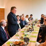 Weingut Neder: Diskussionsrunde mit Landwirtschaftsminister Helmut Brunner
